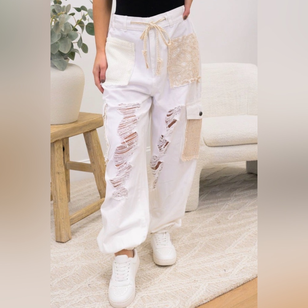 NWT POL Open Expressions Off White Distressed Cargo Pants Size Large